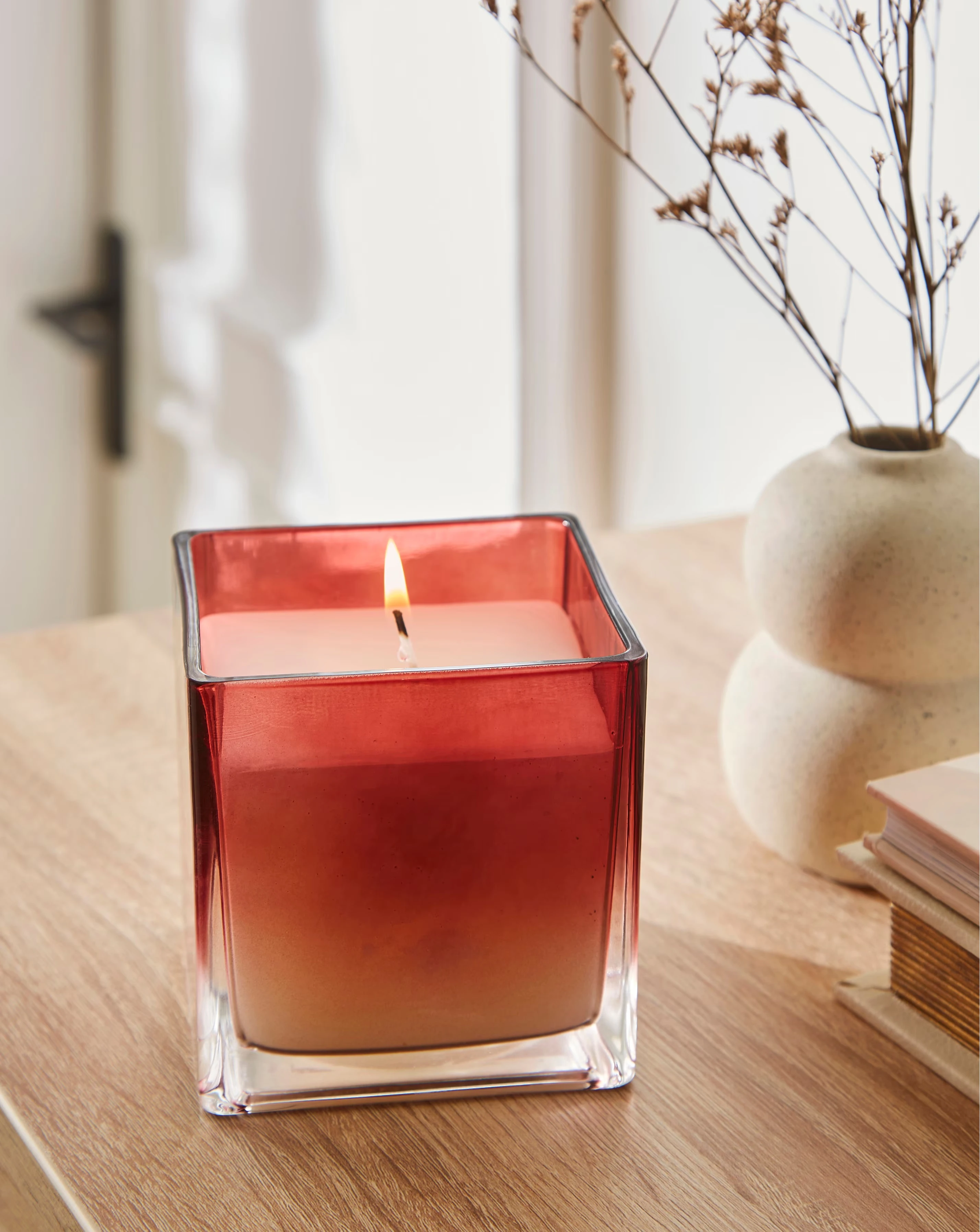 Pomegranate & Cassis Scented Medium Candle 1 Pomegranate & Cassis Scented Medium Candle