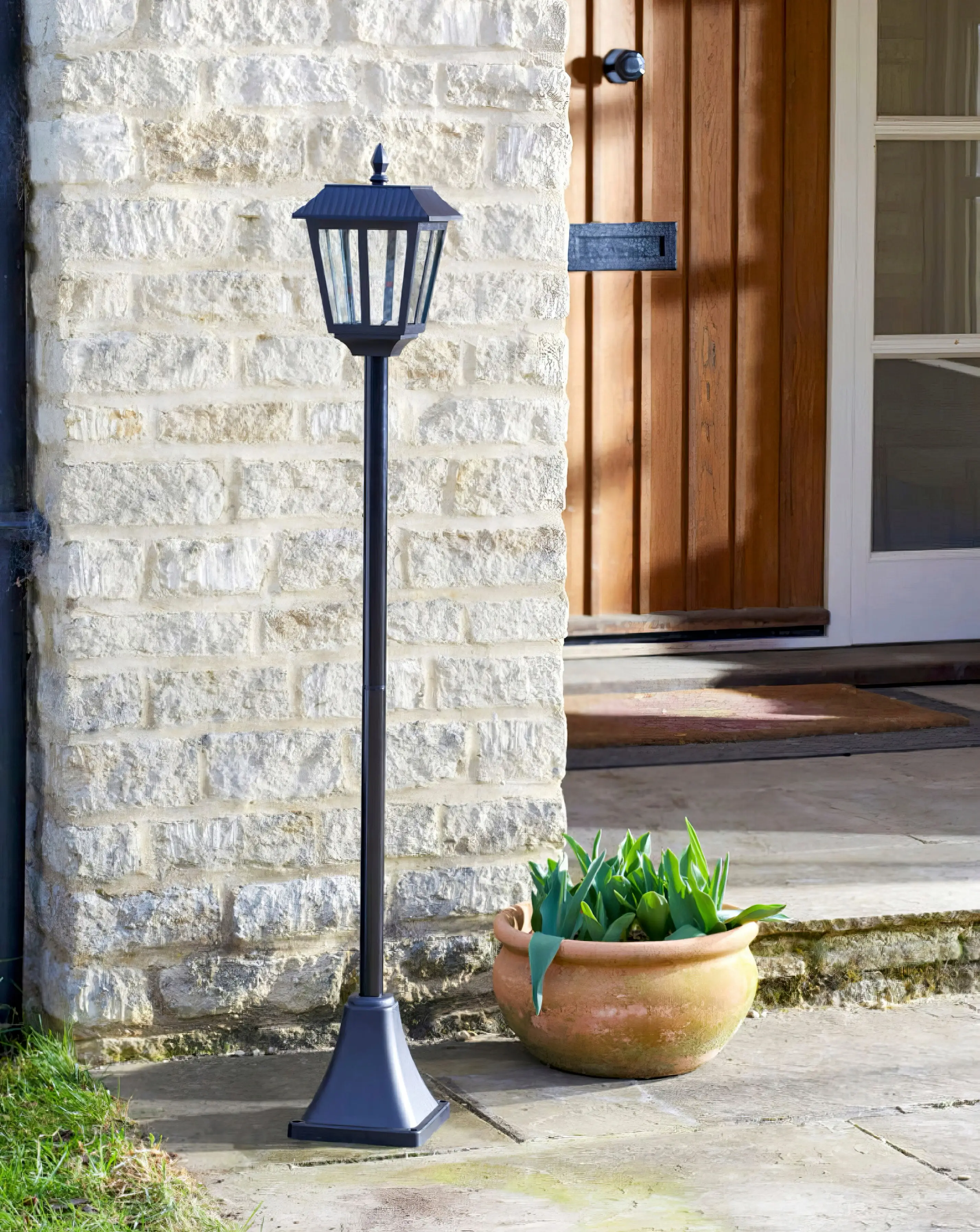 Metro Solar Lamp Post 20L 1 Metro Solar Lamp Post 20L