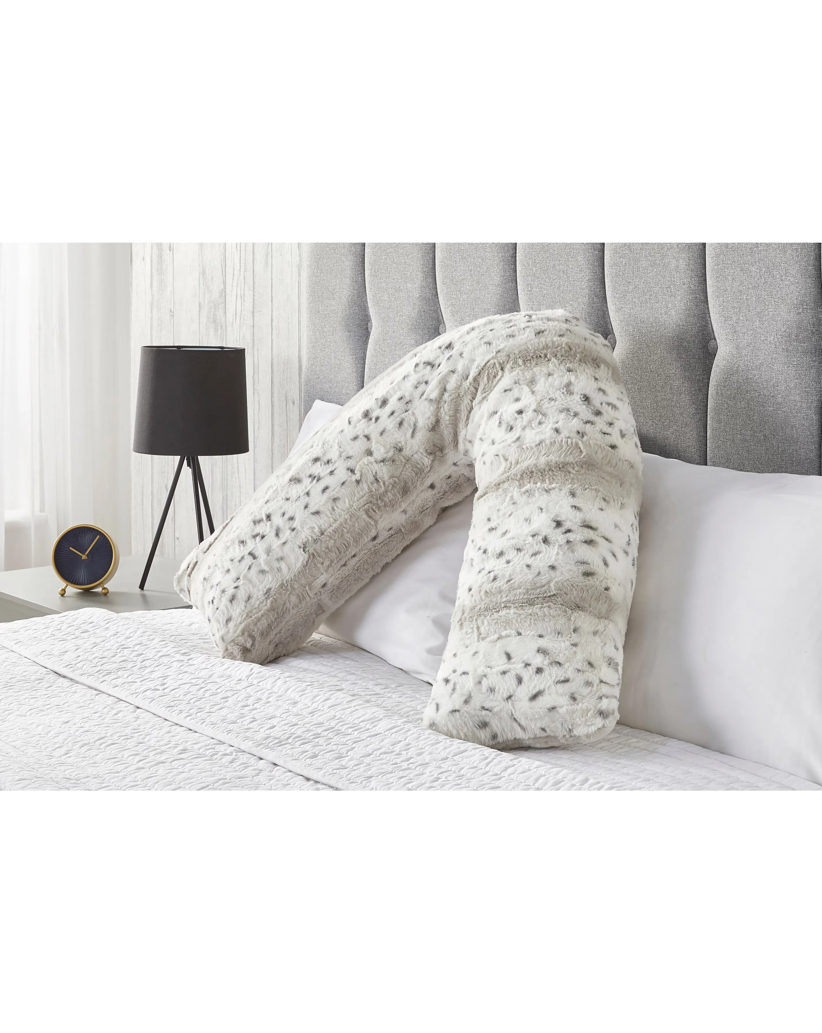 Snow Leopard V pillow 1 Snow Leopard V pillow
