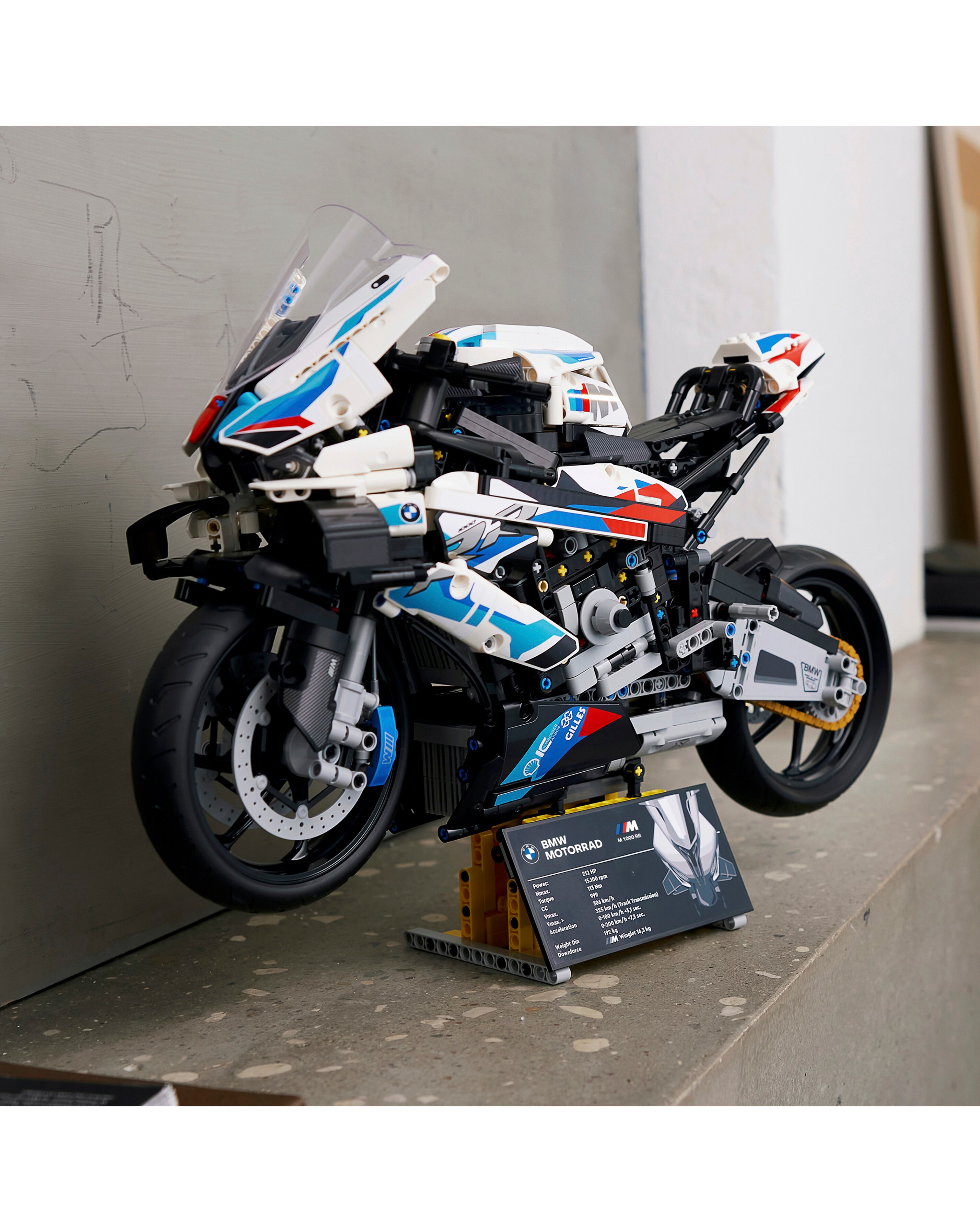 LEGO Technic BMW M 1000 RR Motorbike Model Kit 42130 13 LEGO Technic BMW M 1000 RR Motorbike Model Kit 42130