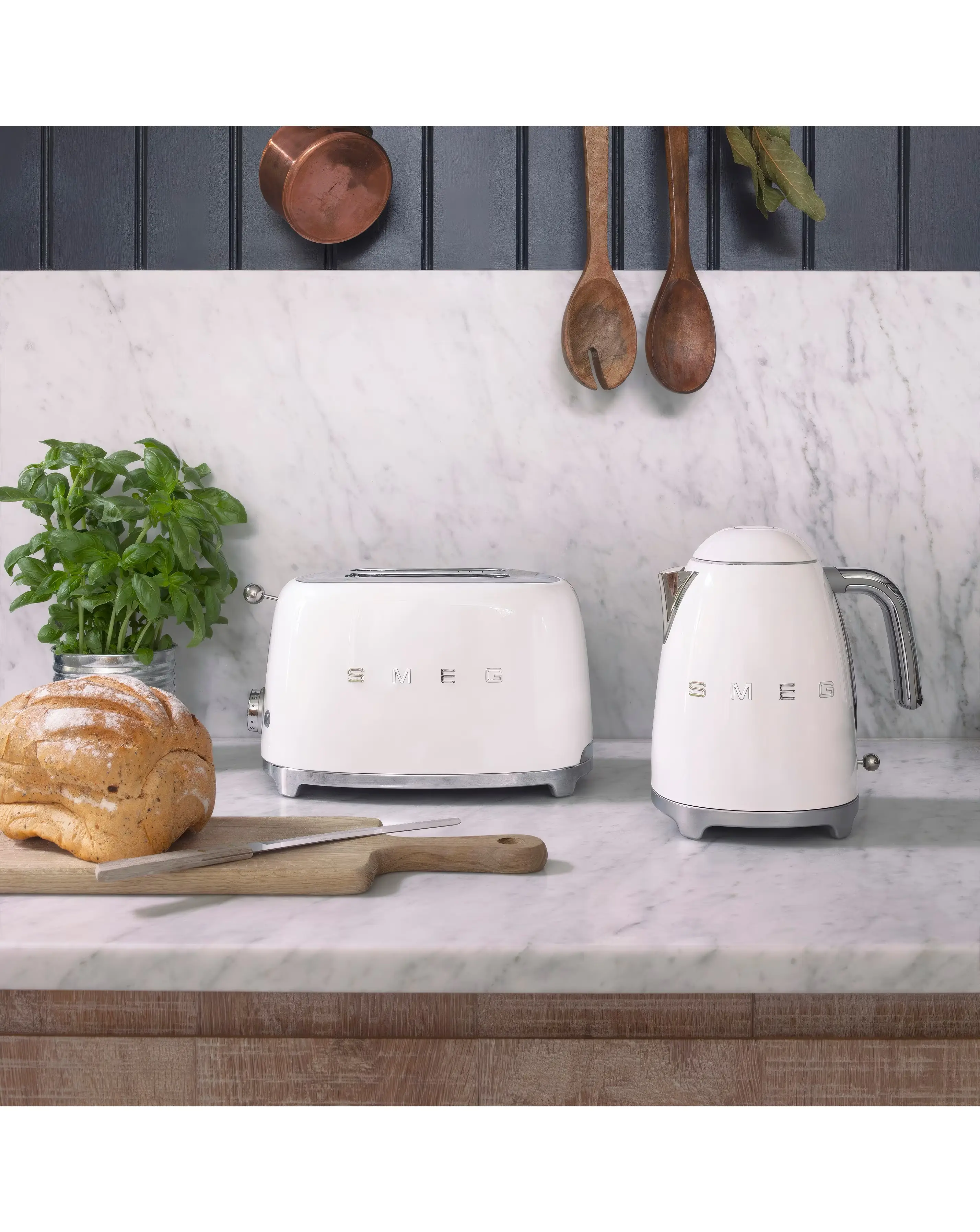 Smeg KLF03 Retro Style Cream Kettle 5 Smeg KLF03 Retro Style Cream Kettle