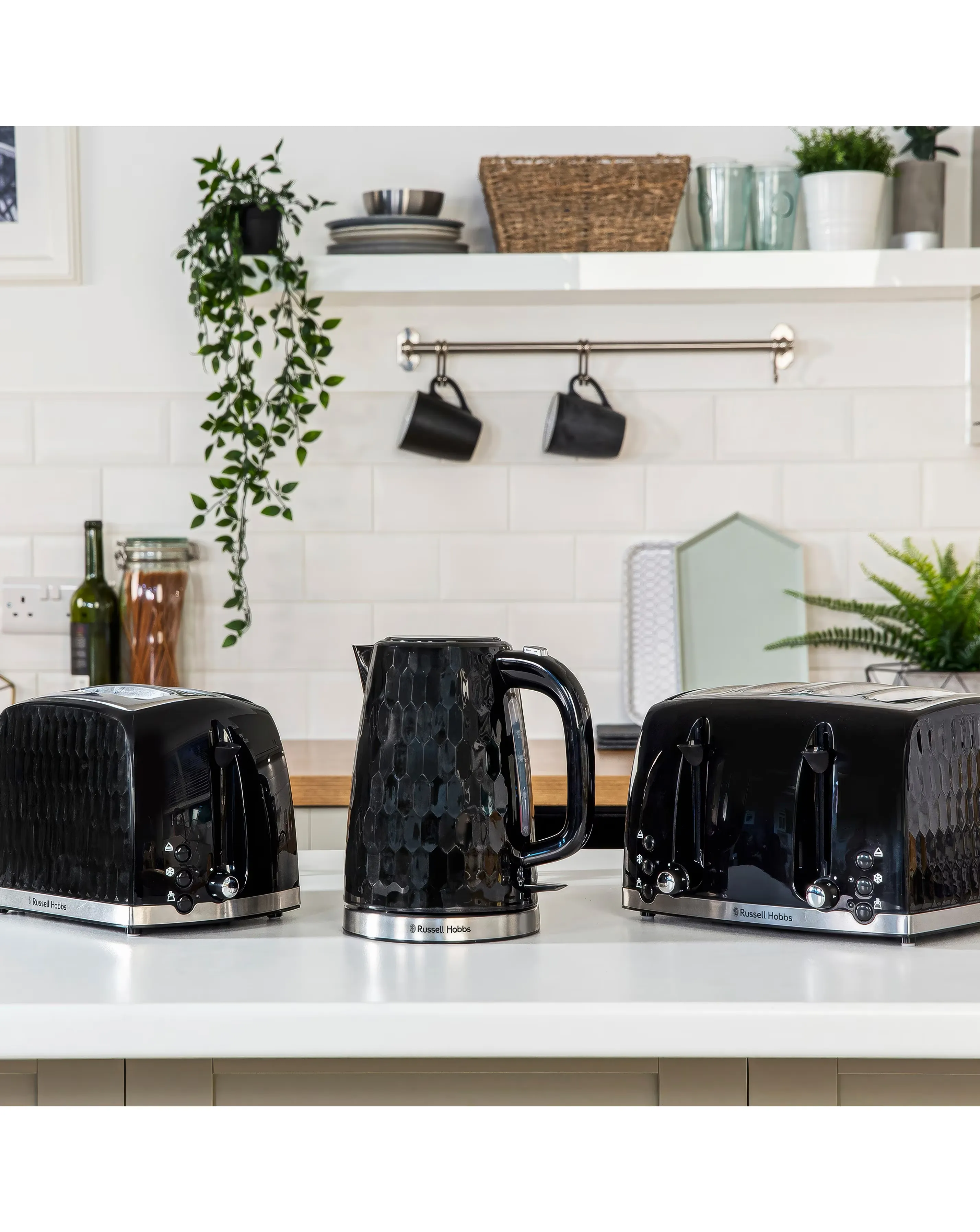 Russell Hobbs 26051 Textured Honeycomb Black Kettle 9 Russell Hobbs 26051 Textured Honeycomb Black Kettle