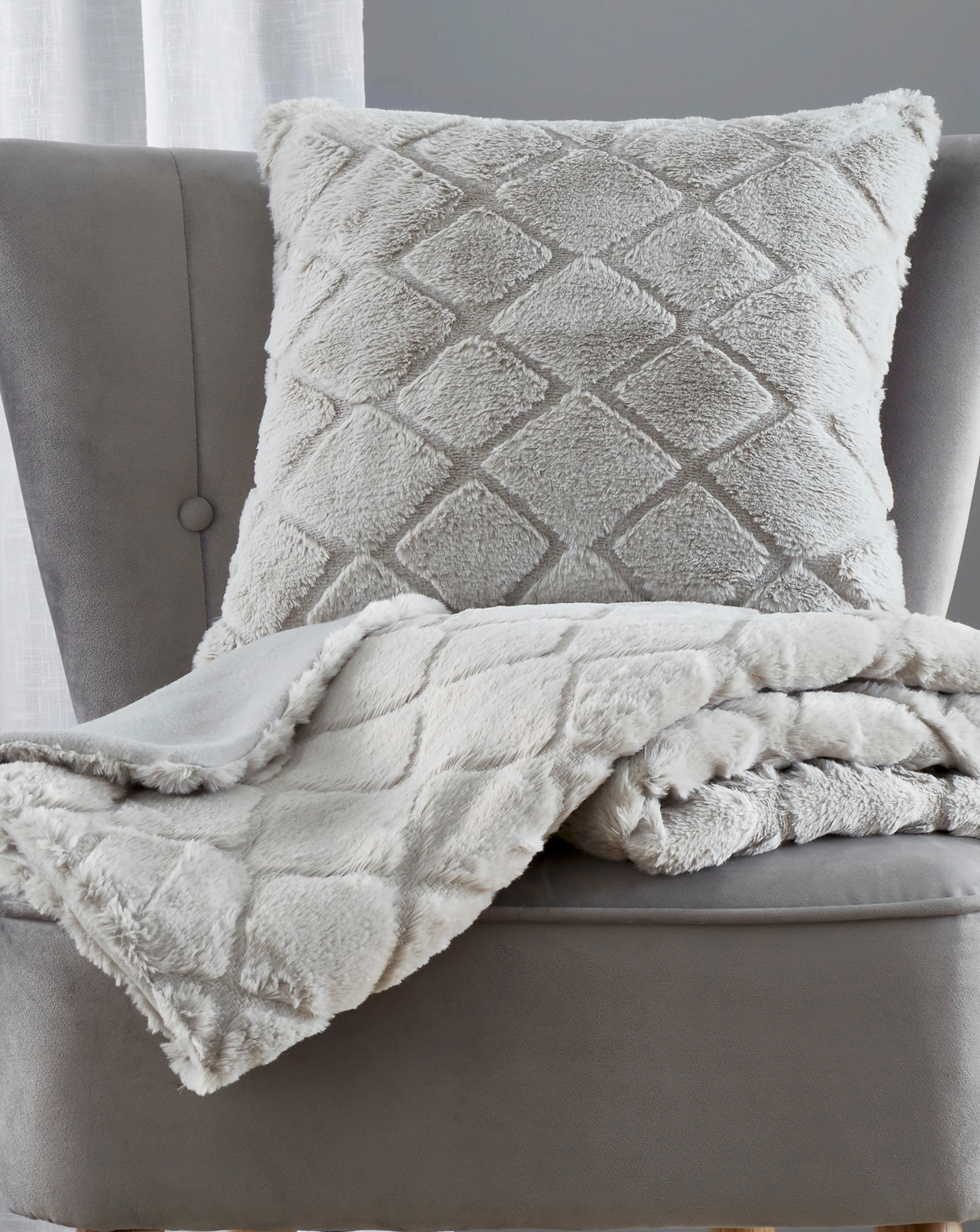 Catherine Lansfield Cosy Diamond Cushion 4 Catherine Lansfield Cosy Diamond Cushion