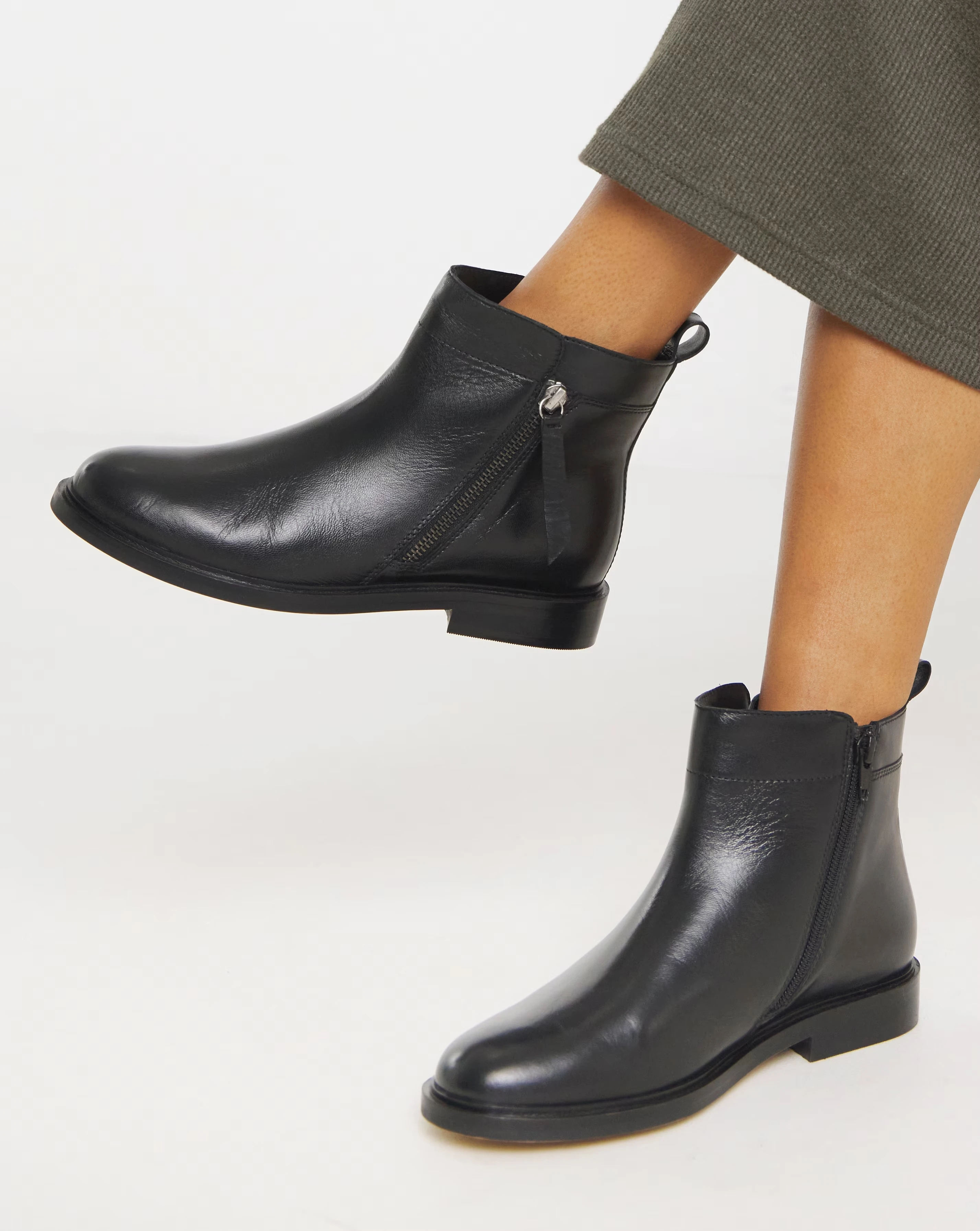Camden Leather Side Zip Ankle Boot - Extra Wide Fit (EEE)