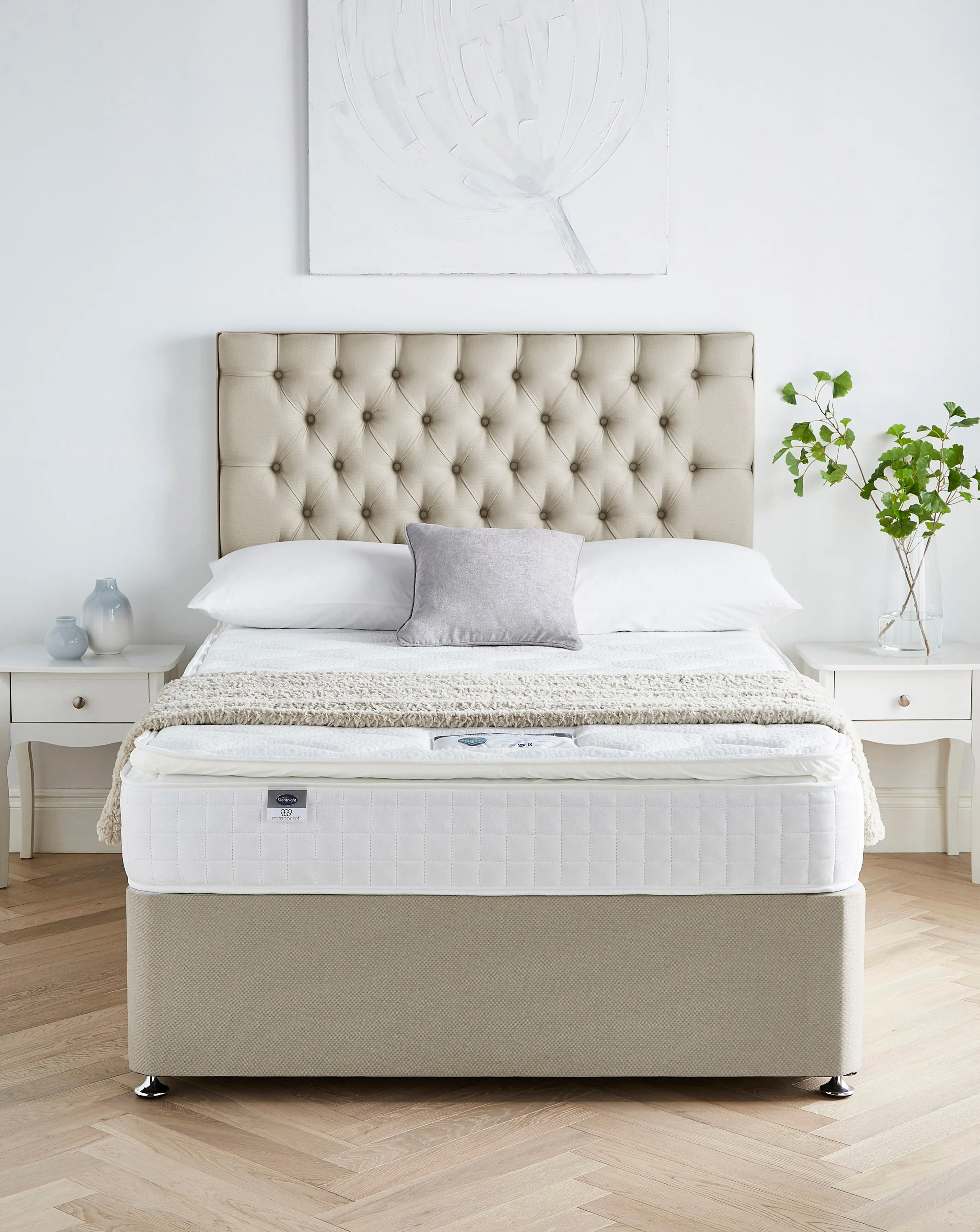 Silentnight 1000 Pocket Pillowtop Memory Divan Set with 4 Drawers 4 Silentnight 1000 Pocket Pillowtop Memory Divan Set with 4 Drawers