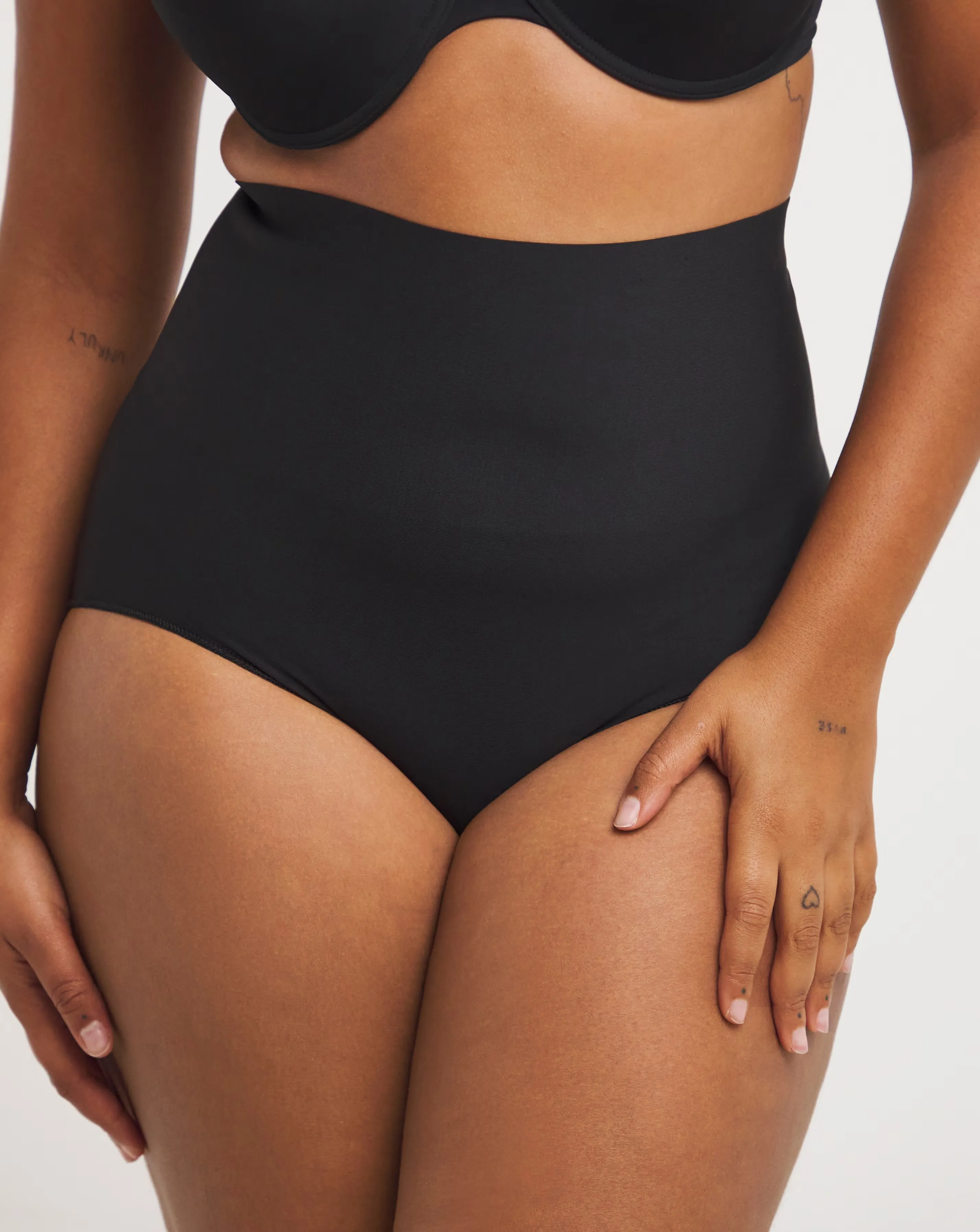 Maidenform Tame Your Tummy Medium Control Brief 4 Maidenform Tame Your Tummy Medium Control Brief