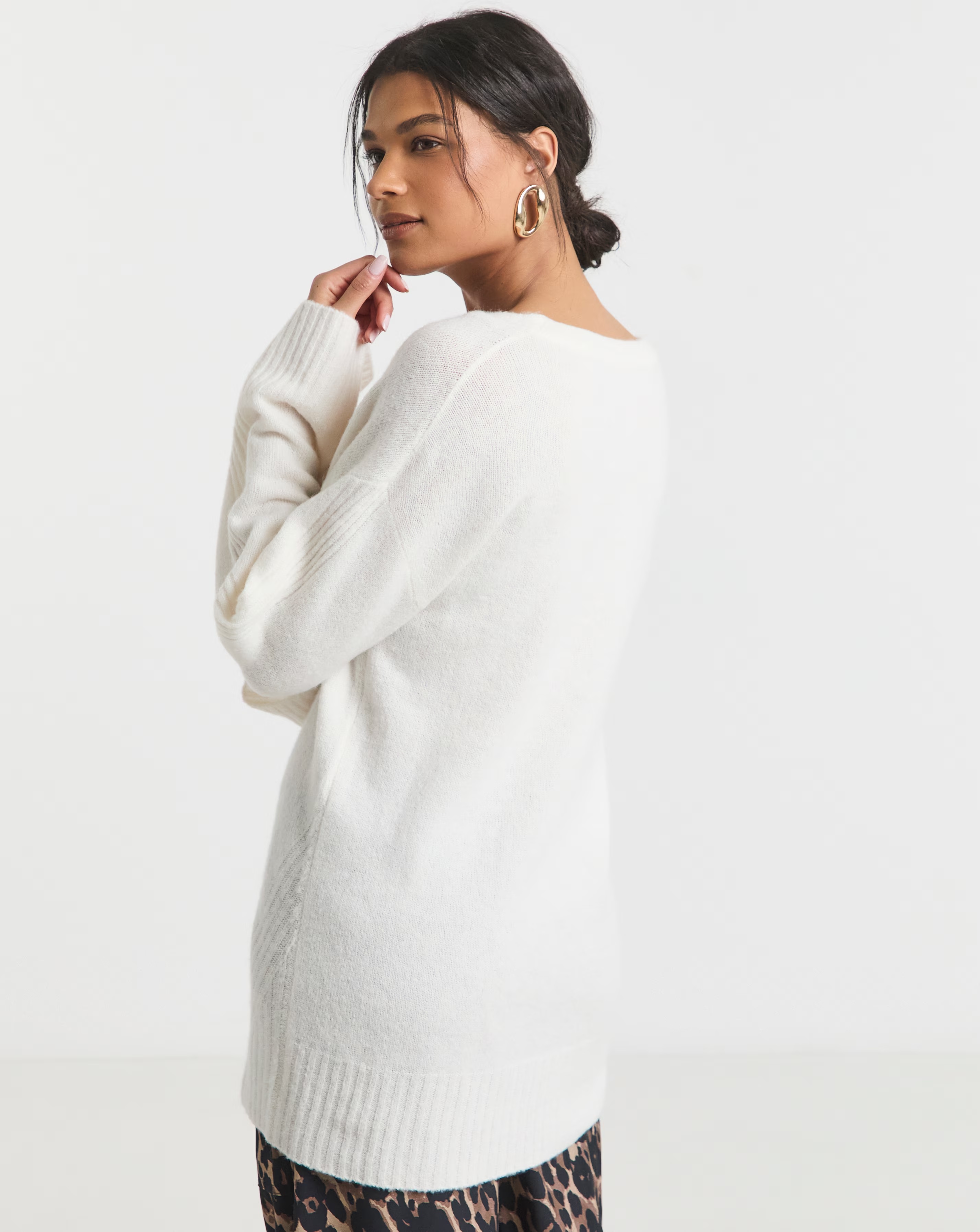 Simply Be Ivory Slouchy V Neck Longline Jumper 2 Simply Be Ivory Slouchy V Neck Longline Jumper