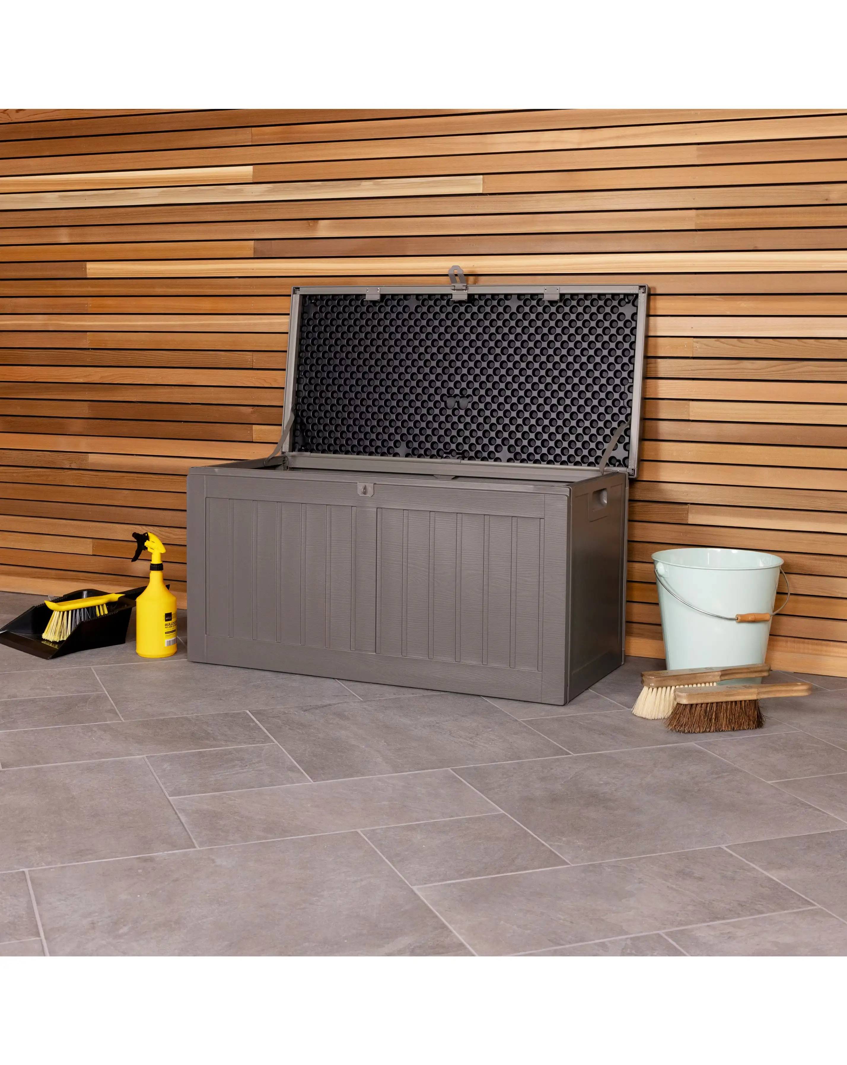 Charles Bentley 190L Indoor/Outdoor Storage Box 2 Charles Bentley 190L Indoor/Outdoor Storage Box