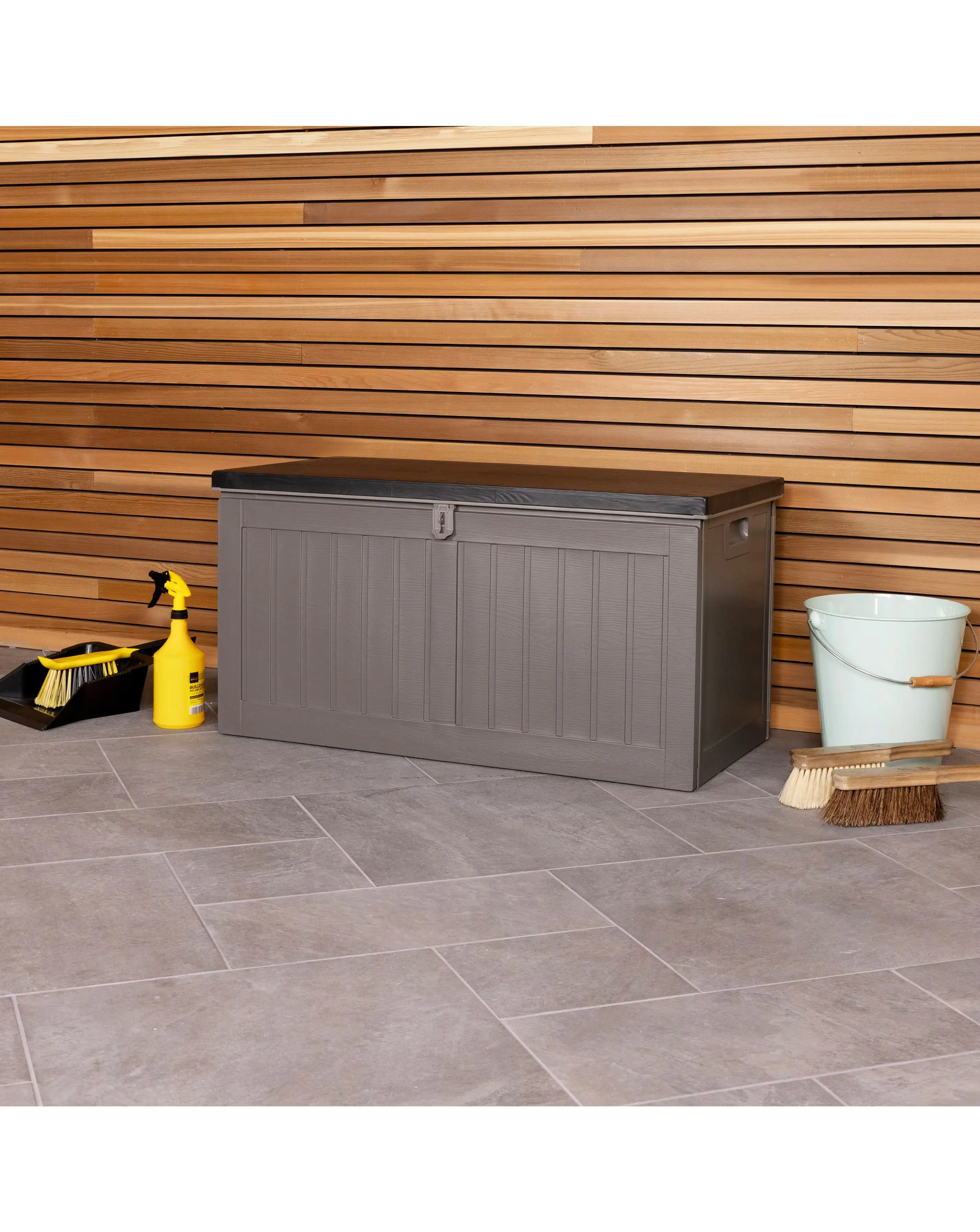 Charles Bentley 190L Indoor/Outdoor Storage Box 3 Charles Bentley 190L Indoor/Outdoor Storage Box