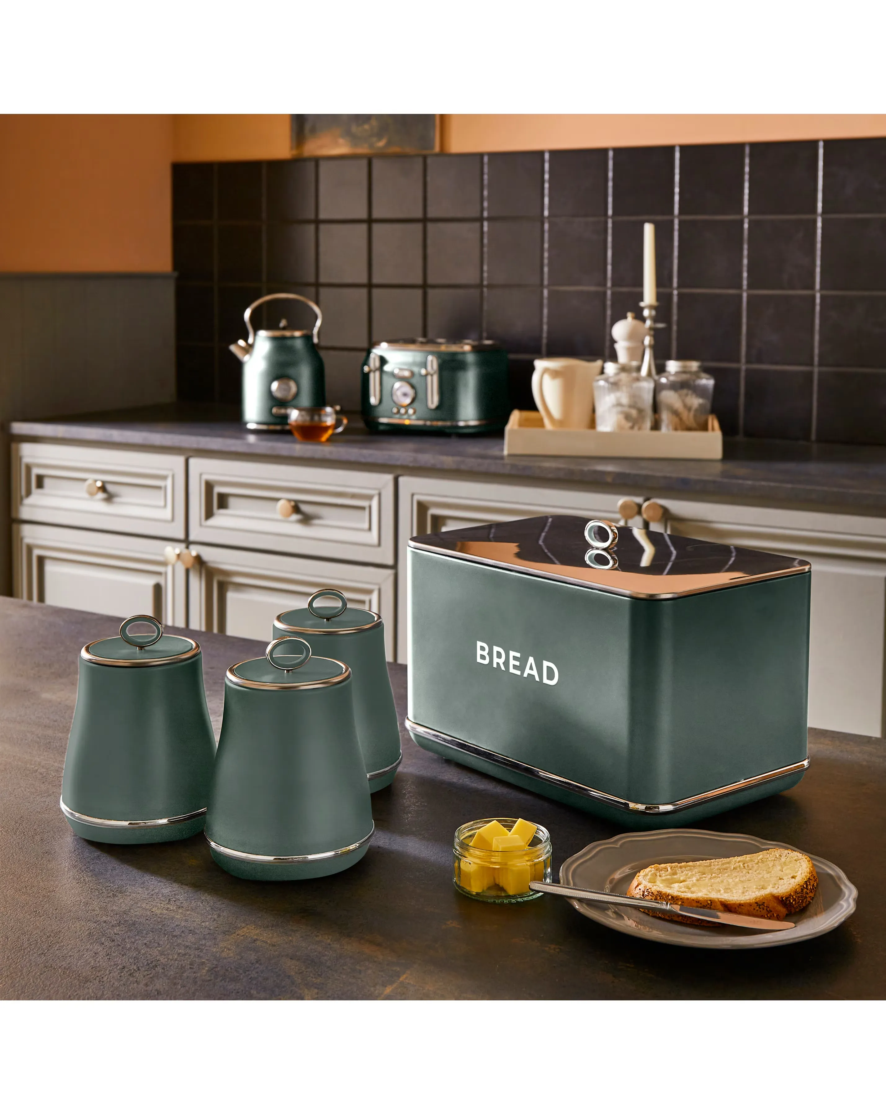 Tower Renaissance 4 Piece Bread Bin and Canister Set Green 5 Tower Renaissance 4 Piece Bread Bin and Canister Set Green