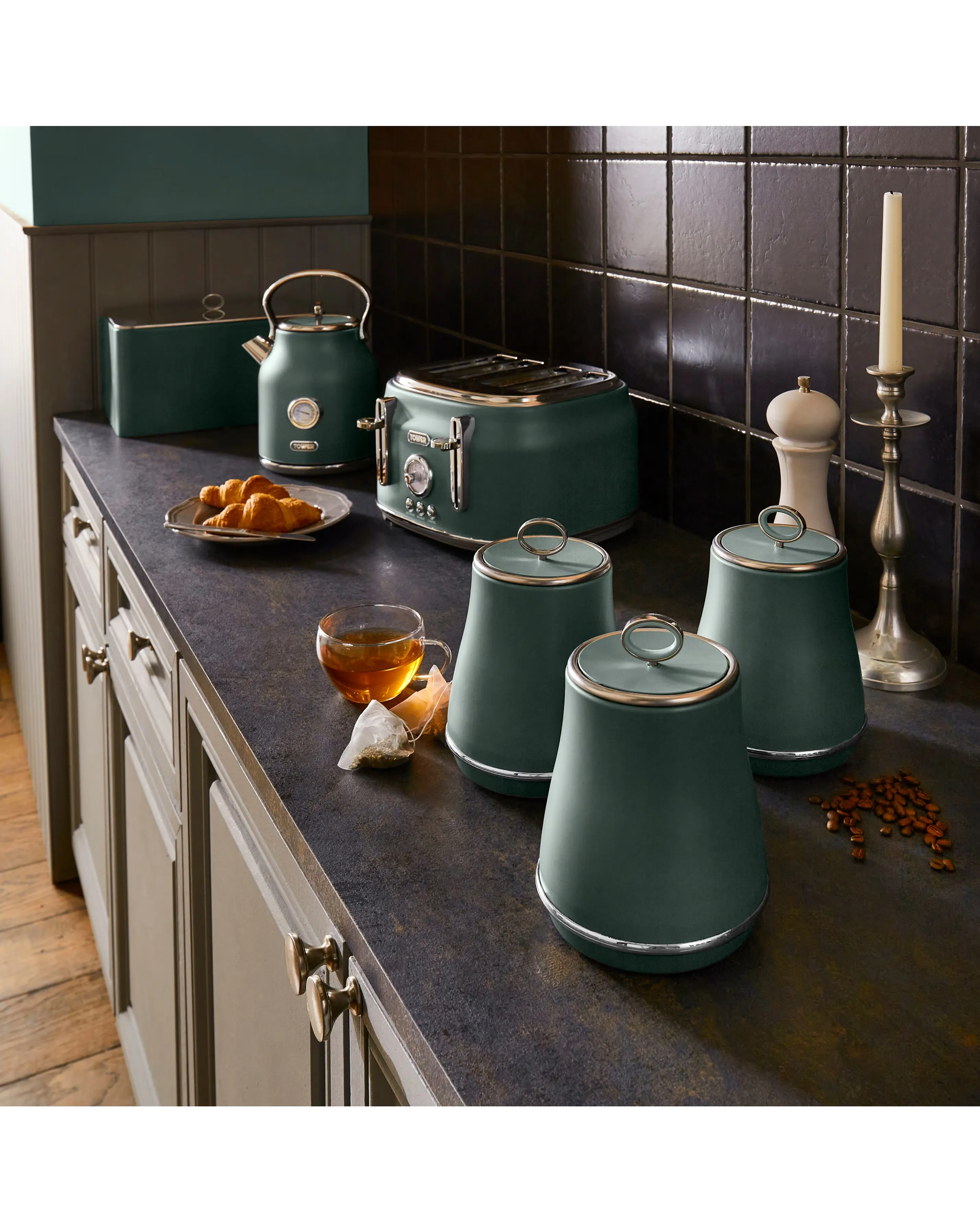 Tower Renaissance 4 Piece Bread Bin and Canister Set Green 7 Tower Renaissance 4 Piece Bread Bin and Canister Set Green