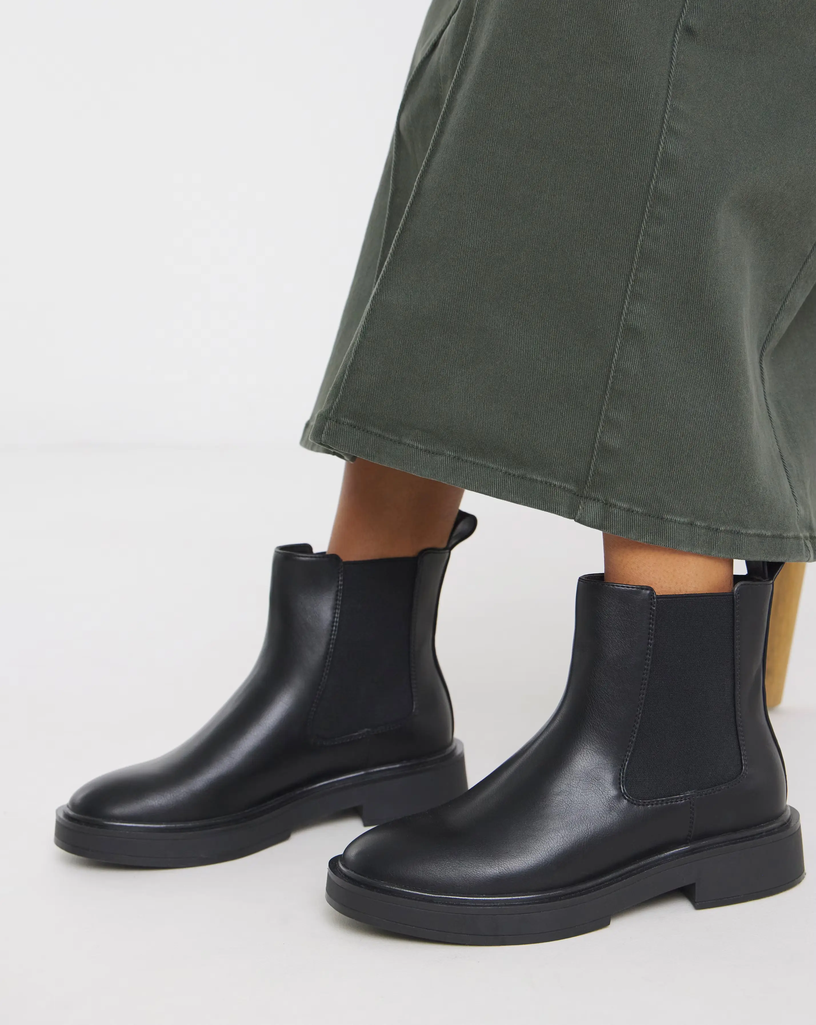 Arya Classic Chelsea Boots Extra Wide EEE Fit 1 Arya Classic Chelsea Boots Extra Wide EEE Fit