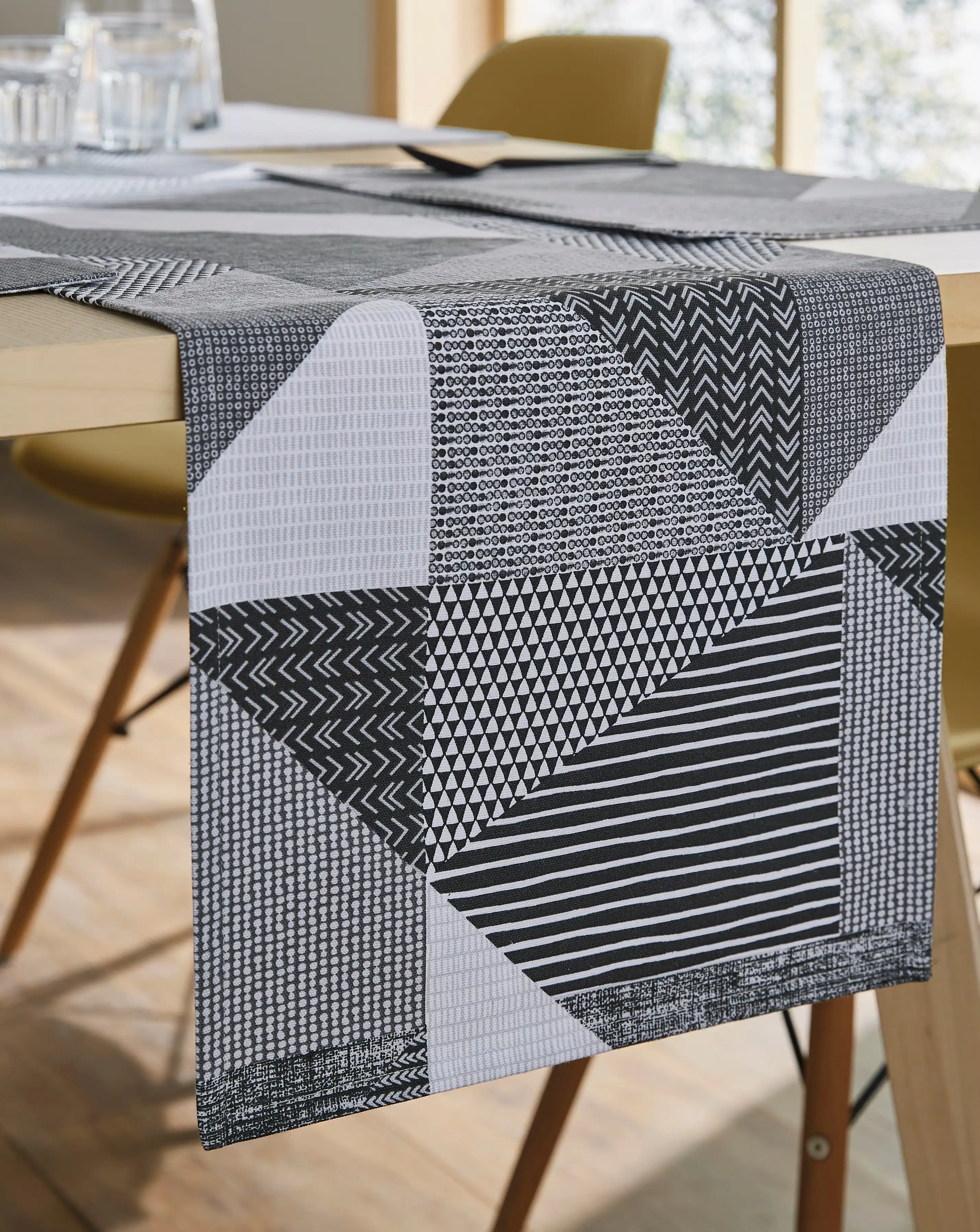 Larsson Geo Table Runner