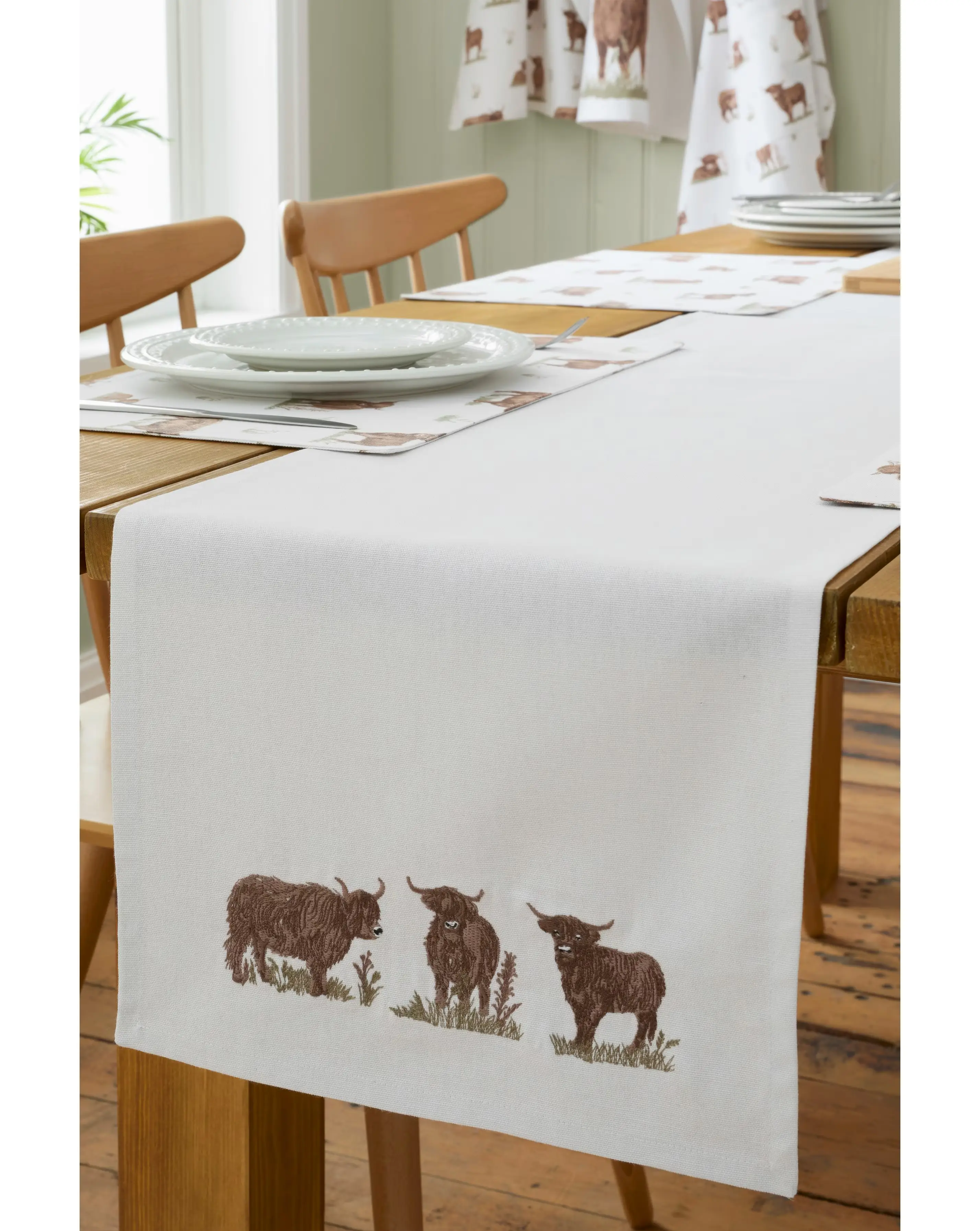 Angus Highland Cow Runner