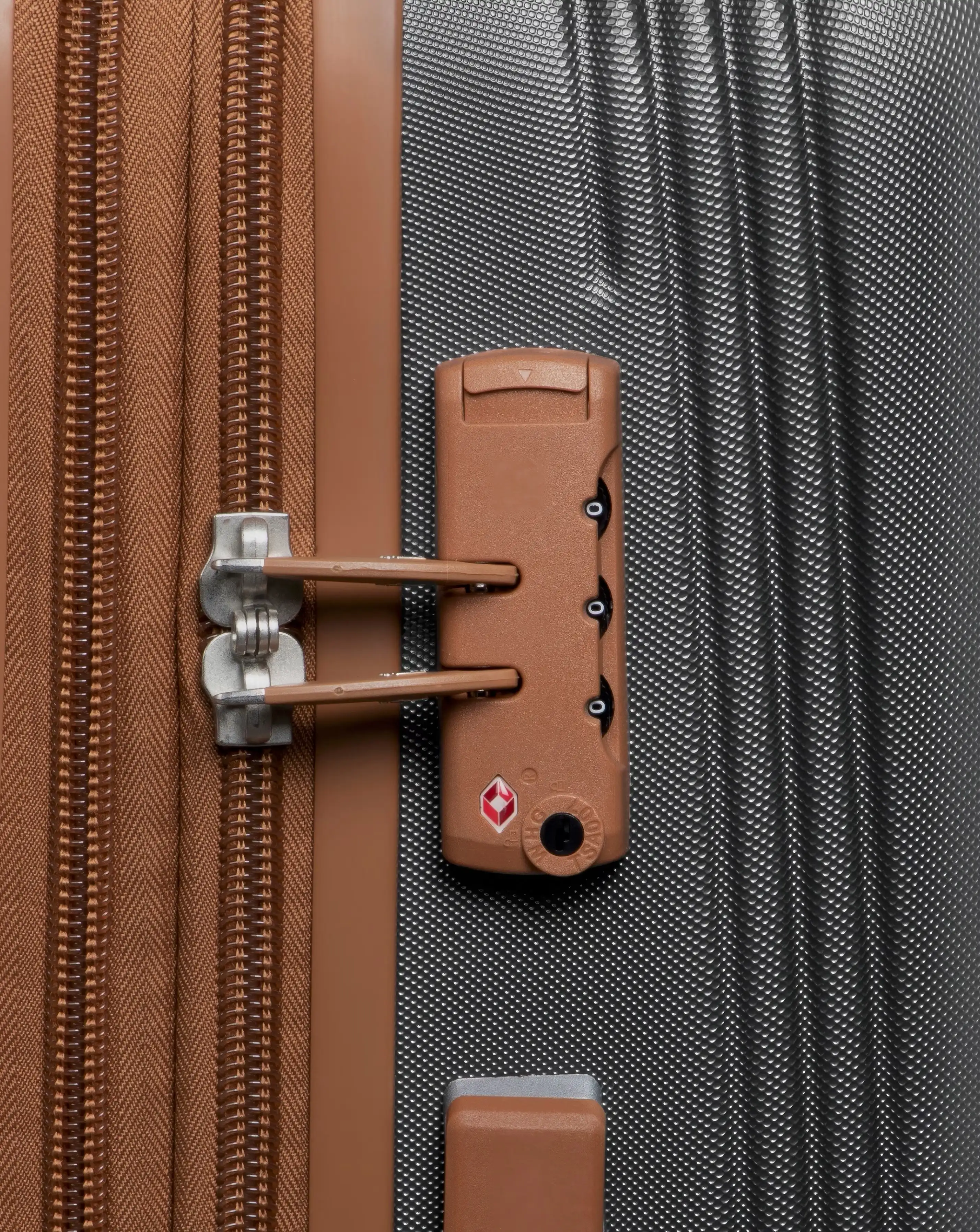 IT Luggage Clarify Underseat Suitcase 6 IT Luggage Clarify Underseat Suitcase