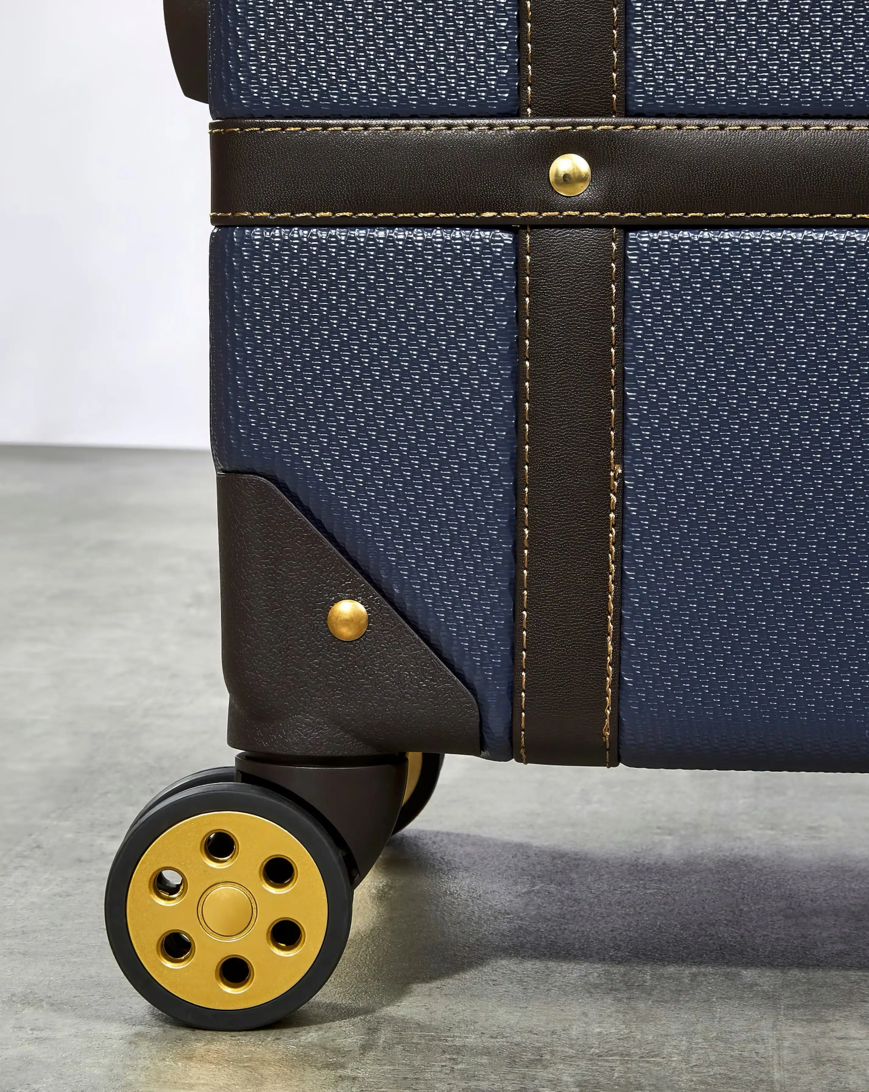 Rock Vintage Medium Suitcase 4 Rock Vintage Medium Suitcase