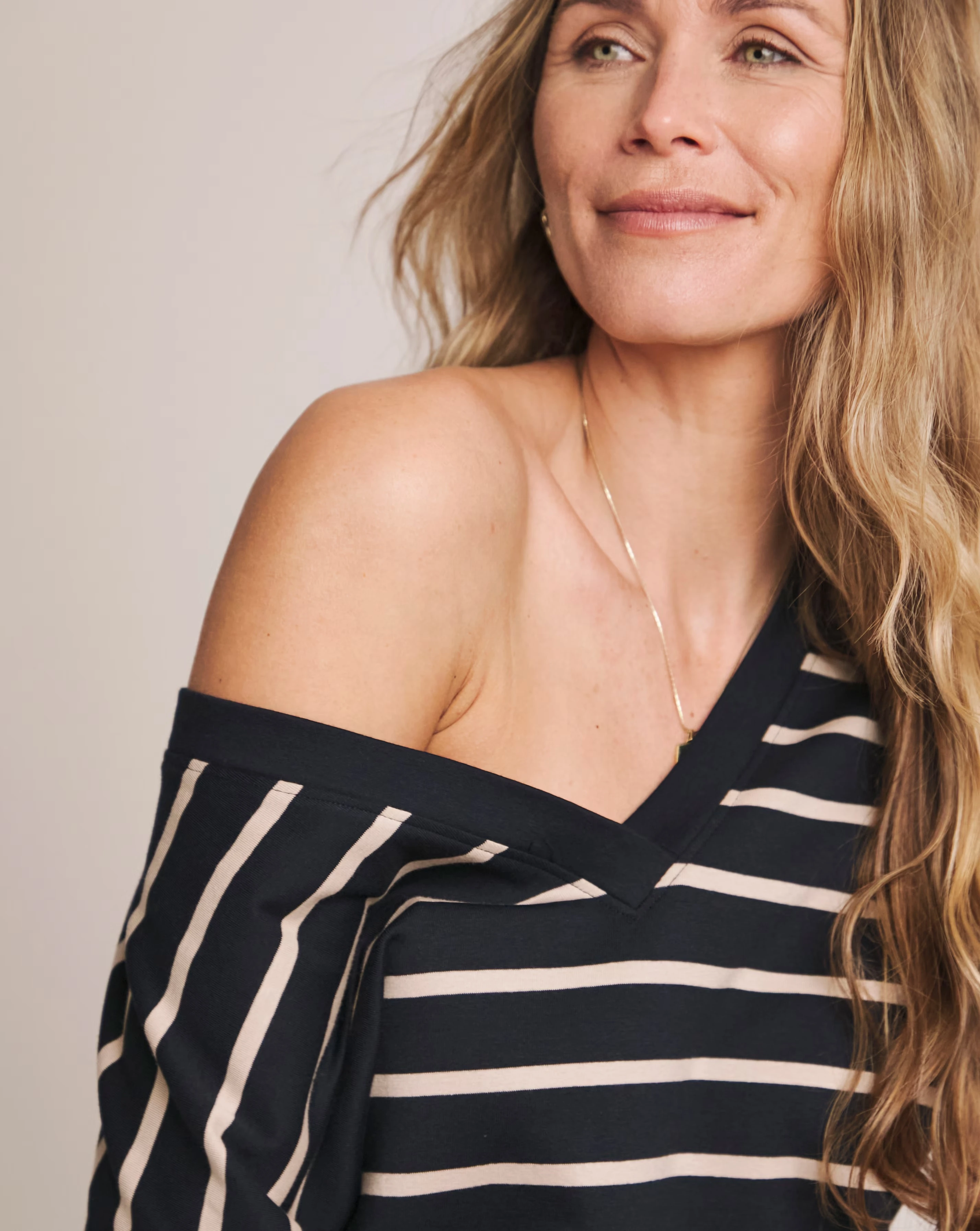 Anthology Stripe V Neck T-Shirt 2 Anthology Stripe V Neck T-Shirt